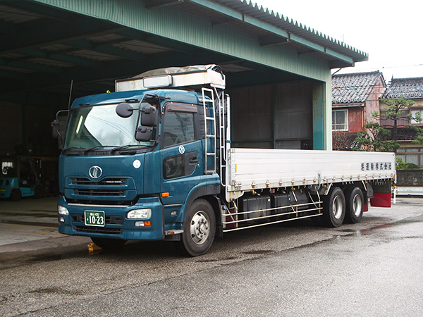 地場輸送車(大型平ボディ)