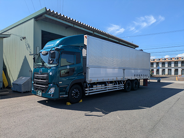 長距離輸送車(大型ウィング)