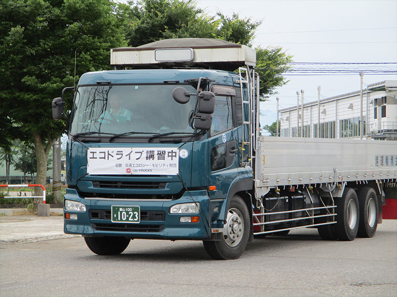 トラック　エコ・ドライブ講習　実技